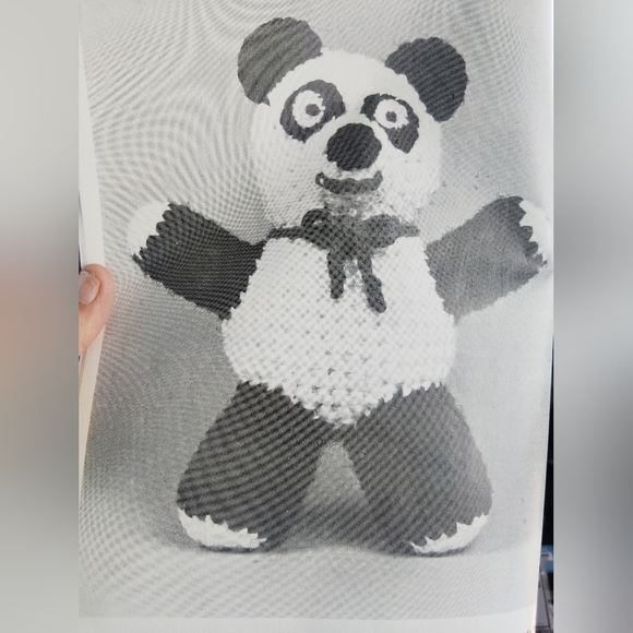 Vintage Crochet World Magazine October 1987 - Picture 7 of 7